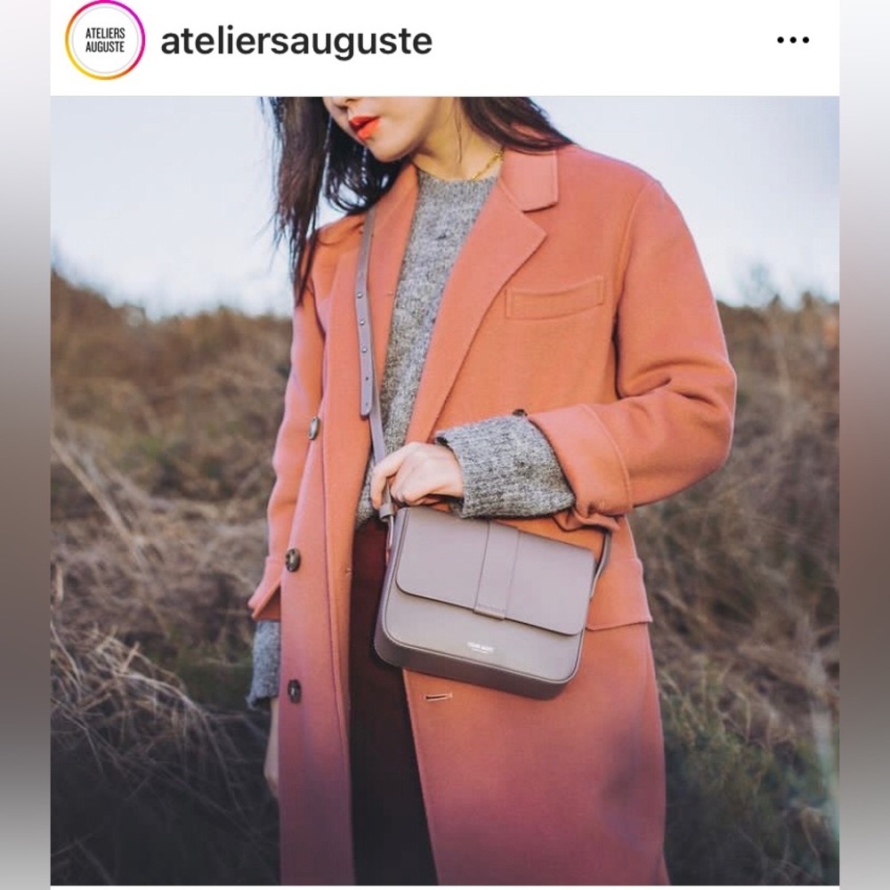 Atelier Auguste Monceau Crossbody in 
Grey Pebbled Leather